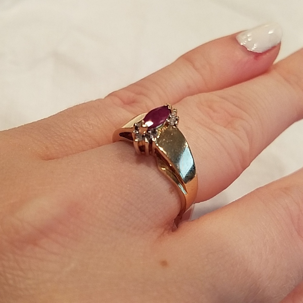 *SOLD* 10k yellow gold ruby & diamond ring - Picture 6 of 6
